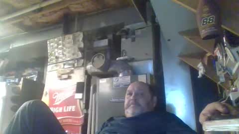 Snapshot of handiemanhere chatting on 11-17-25, 03:34 naked man online show from 11-17-25, 03:34