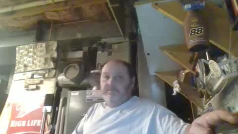 Snapshot of handiemanhere chatting on 02-08-26, 07:12 naked man online show from 02-08-26, 07:12