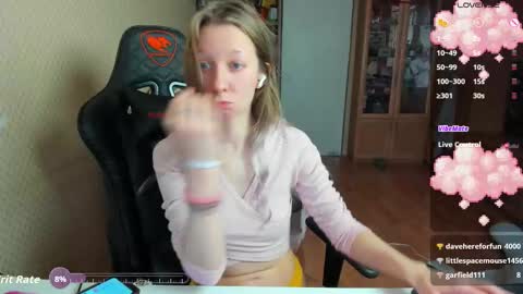 Snapshot of handsome_whale chatting on 12-18-25, 09:04 Mila online show from 12-18-25, 09:04