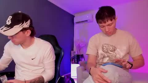 Snapshot of handsomeboys19 chatting on 07-10-26, 01:03 leonardfarrucknick and otis online show from 07-10-26, 01:03