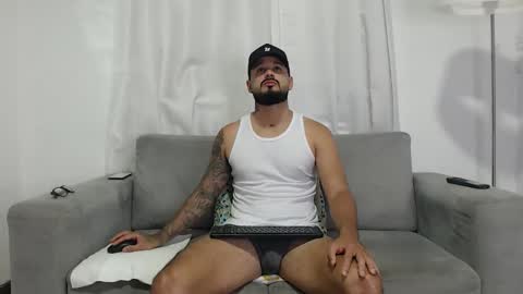 Snapshot of handsomen69 chatting on 02-10-26, 03:21 Handsomen online show from 02-10-26, 03:21