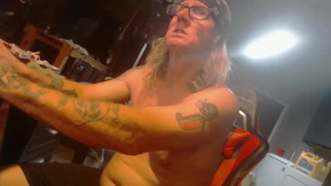 Snapshot of handyman5303 chatting on 12-29-24, 01:45 Handystudman online show from 12-29-24, 01:45