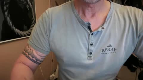 Snapshot of hankmoody6 chatting on 03-10-25, 05:29 hanky online show from 03-10-25, 05:29