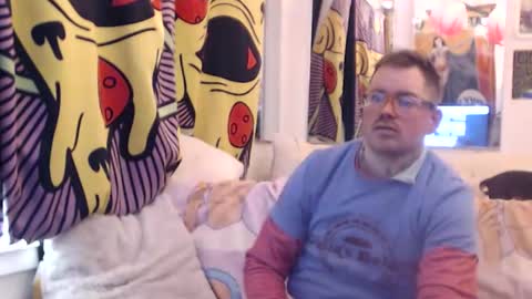 Snapshot of hankrams chatting on 12-18-25, 03:56 hank rams online show from 12-18-25, 03:56