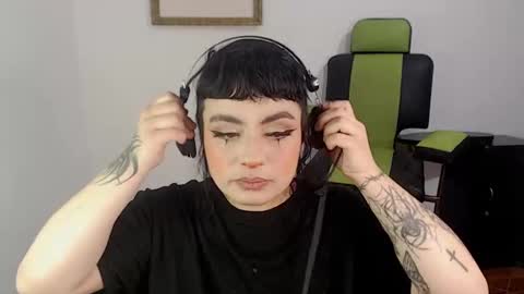 Snapshot of hanna99moon chatting on 01-04-25, 06:30 JUANA online show from 01-04-25, 06:30