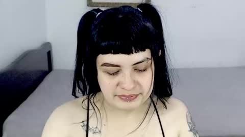 Snapshot of hanna99moon chatting on 10-07-25, 02:42 JUANA online show from 10-07-25, 02:42