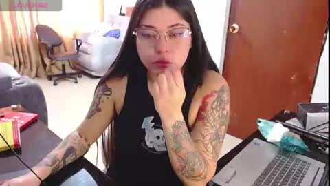 Snapshot of hanna__11_ chatting on 11-19-25, 07:14 Hanna online show from 11-19-25, 07:14