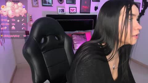 Snapshot of hanna__becker chatting on 12-04-25, 11:24 hanna online show from 12-04-25, 11:24