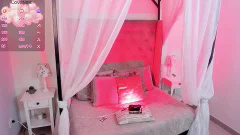 Snapshot of hanna__becker chatting on 12-14-25, 04:18 hanna online show from 12-14-25, 04:18