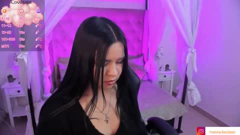 Snapshot of hanna__becker chatting on 02-05-26, 12:59 hanna online show from 02-05-26, 12:59