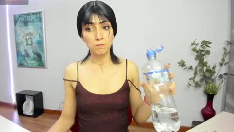 Snapshot of hanna_chloe chatting on 05-11-26, 08:50 Sara online show from 05-11-26, 08:50