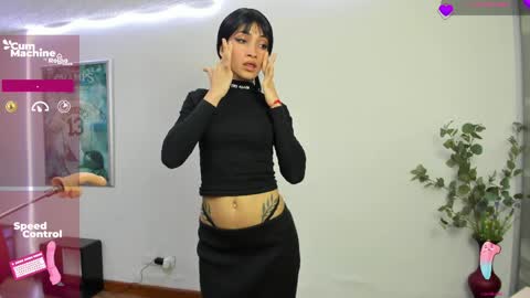 Snapshot of hanna_chloe chatting on 05-19-26, 09:54 Sara online show from 05-19-26, 09:54