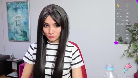 Snapshot of hanna_chloe chatting on 06-11-26, 01:05 Sara online show from 06-11-26, 01:05