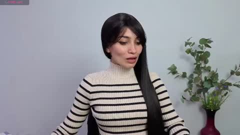 Snapshot of hanna_chloe chatting on 06-17-26, 03:24 Sara online show from 06-17-26, 03:24