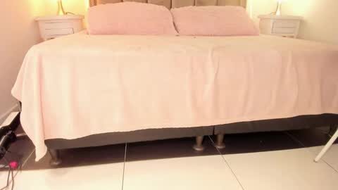 Snapshot of hanna_fost chatting on 10-10-25, 02:16 im Hanna online show from 10-10-25, 02:16