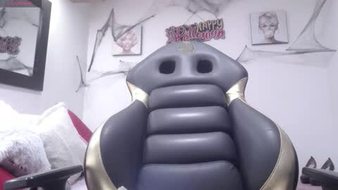 hanna_lamber online show from 10-29-25, 11:23