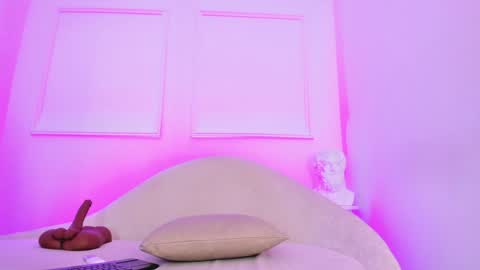 Snapshot of hanna_moonlight_ chatting on 01-28-25, 01:39 Hanna online show from 01-28-25, 01:39