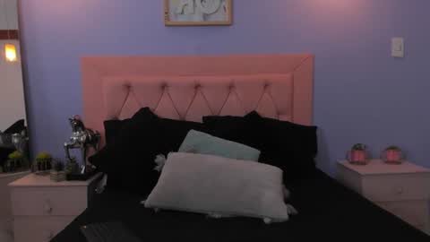 Hanna  online show from 06-25-26, 05:12