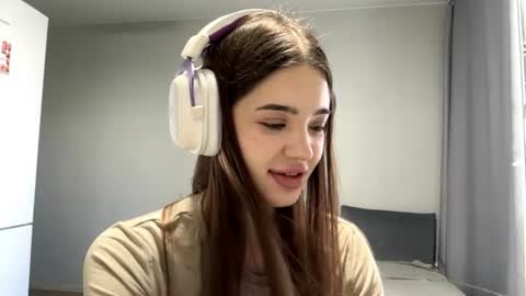 Snapshot of hannabuziak chatting on 07-20-26, 05:22 Eva online show from 07-20-26, 05:22