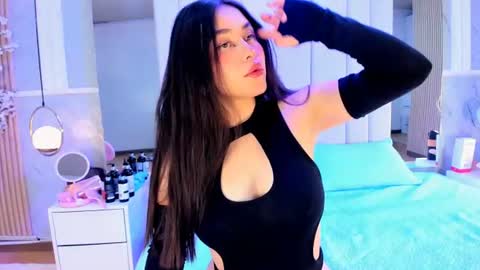hannacollins_2 online show from 07-16-26, 01:06