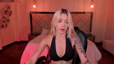  Hanna Connor  online show from 10-26-25, 11:20