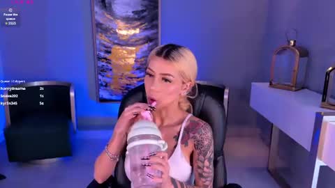 Snapshot of hannaconnor_ chatting on 07-04-26, 01:17 Hanna Connor online show from 07-04-26, 01:17