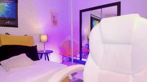 Hanna online show from 11-22-25, 03:49