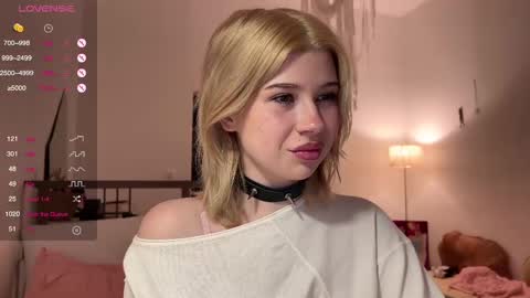 Snapshot of hannah_allin chatting on 02-16-25, 06:21 Hannah Allin online show from 02-16-25, 06:21