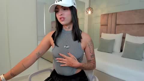 Snapshot of hannah_miltonn chatting on 10-09-25, 09:46 Hannah Milton online show from 10-09-25, 09:46