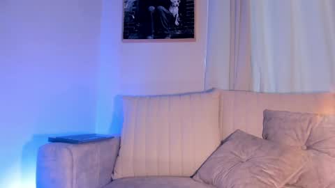 Snapshot of hannahdavisx chatting on 12-11-24, 12:02 Hannah online show from 12-11-24, 12:02