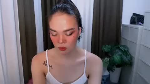 HANNAH online show from 05-17-26, 12:19