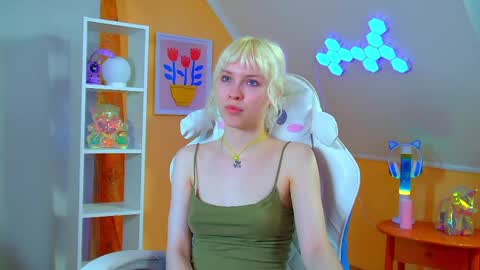 Snapshot of hannahhollis chatting on 06-03-26, 03:39 Hannah online show from 06-03-26, 03:39