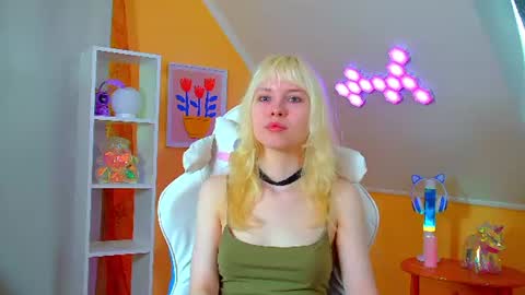 Snapshot of hannahhollis chatting on 06-05-26, 06:31 Hannah online show from 06-05-26, 06:31