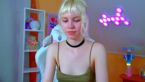 Snapshot of hannahhollis chatting on 06-07-26, 06:11 Hannah online show from 06-07-26, 06:11