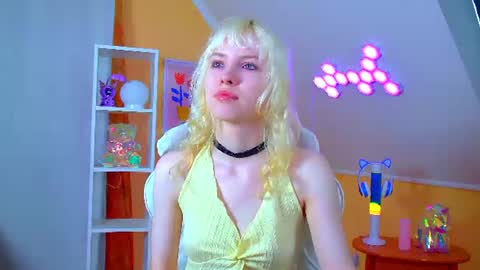 Snapshot of hannahhollis chatting on 06-14-26, 06:15 Hannah online show from 06-14-26, 06:15