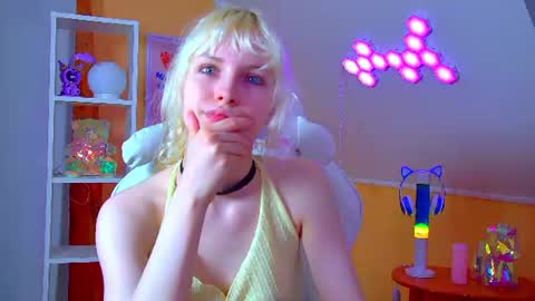 Snapshot of hannahhollis chatting on 06-14-26, 06:21 Hannah online show from 06-14-26, 06:21