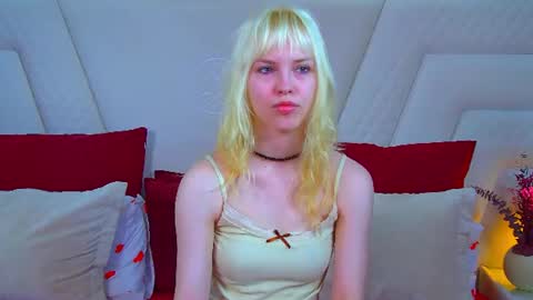 Snapshot of hannahhollis chatting on 06-30-26, 06:14 Hannah online show from 06-30-26, 06:14