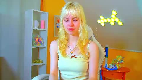 Snapshot of hannahhollis chatting on 07-15-26, 06:29 Hannah online show from 07-15-26, 06:29