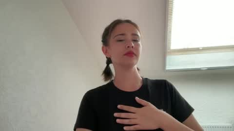 hannahinto online show from 06-22-26, 12:24