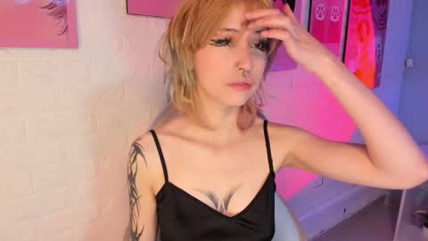 Snapshot of hannahpage chatting on 09-17-25, 11:56 Hannah online show from 09-17-25, 11:56