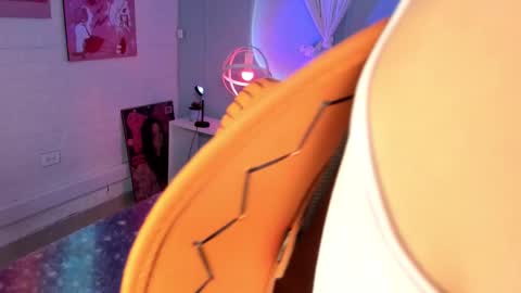 Snapshot of hannahpage chatting on 10-22-25, 11:54 Hannah online show from 10-22-25, 11:54