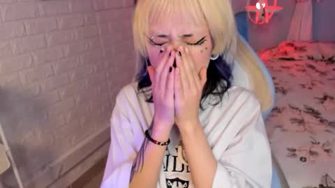 Snapshot of hannahpage chatting on 11-20-25, 01:00 Hannah online show from 11-20-25, 01:00