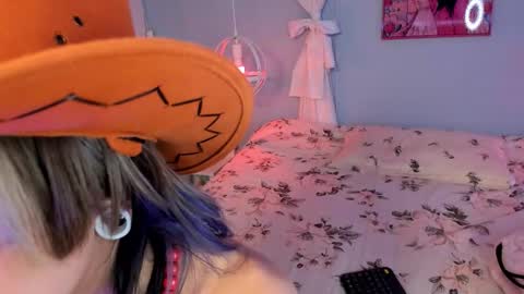 Snapshot of hannahpage chatting on 12-03-25, 12:36 Hannah online show from 12-03-25, 12:36