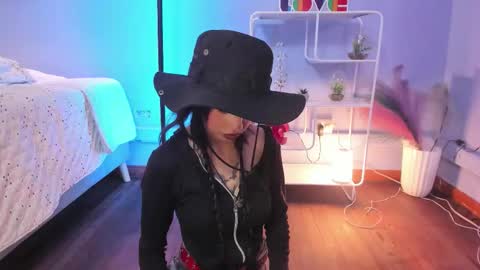 Snapshot of hannahpage chatting on 02-11-26, 12:32 Hannah online show from 02-11-26, 12:32