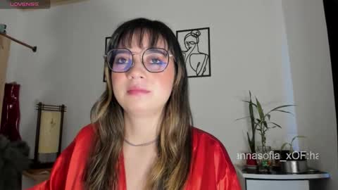 Snapshot of hannasofiax chatting on 10-24-25, 04:58 hannasofia x Schedule 700 -1400GTM-5 online show from 10-24-25, 04:58