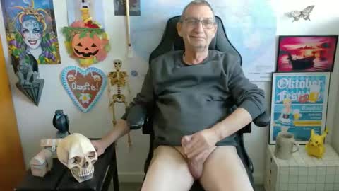 Snapshot of hansi63 chatting on 10-02-25, 11:17 charly online show from 10-02-25, 11:17