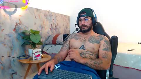 Snapshot of hanz_col chatting on 10-14-25, 11:33 hanz_col online show from 10-14-25, 11:33