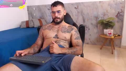 Snapshot of hanz_col chatting on 10-24-25, 02:13 hanz_col online show from 10-24-25, 02:13