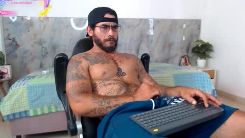 Snapshot of hanz_col chatting on 05-19-26, 04:35 hanz_col online show from 05-19-26, 04:35