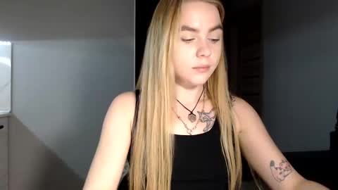 happy_fox_ online show from 01-25-25, 08:42